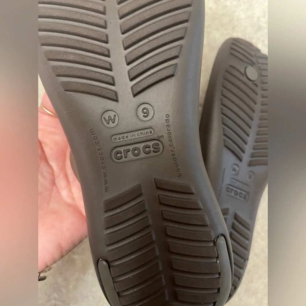 CROCS Serena Sexi Brown Thong Flat Comfort Sandals Women’s size 9